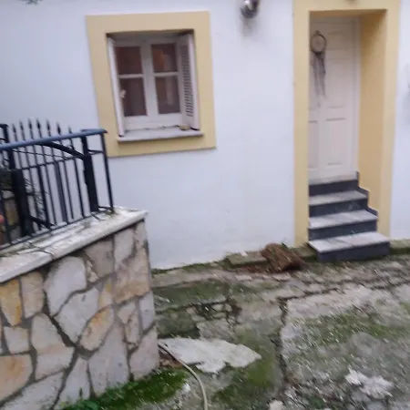 Elm Tree Dream Catcher شاليه Strinilas